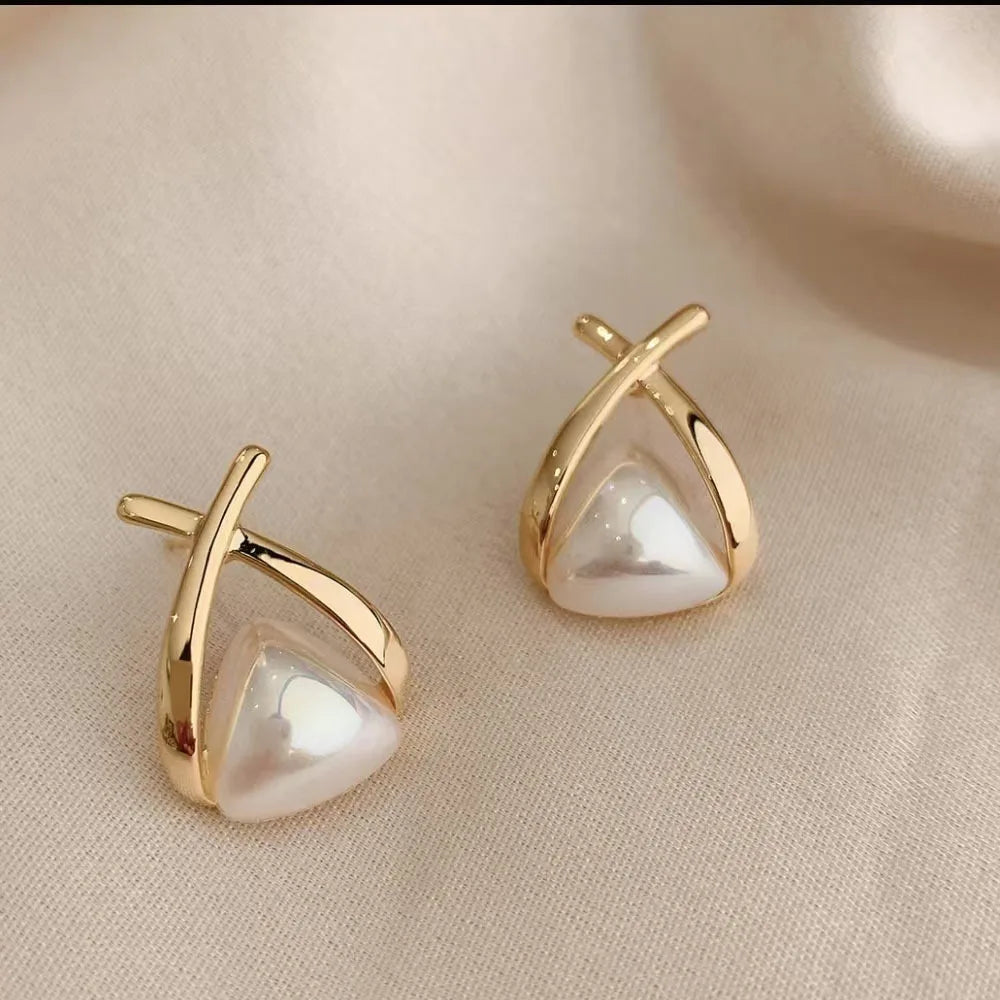 Heart & Round Pearl Stud Earrings